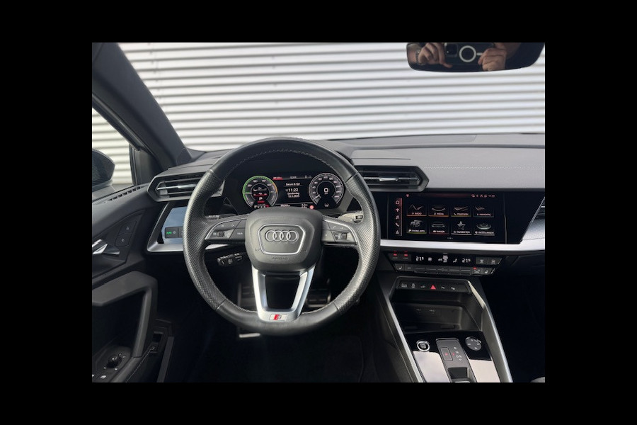 Audi A3 Sportback 40 TFSI e Edition S-line,Leder/Alcantara,Virtueel/Camera,Carplay,Navigatie,Cruisecontrol