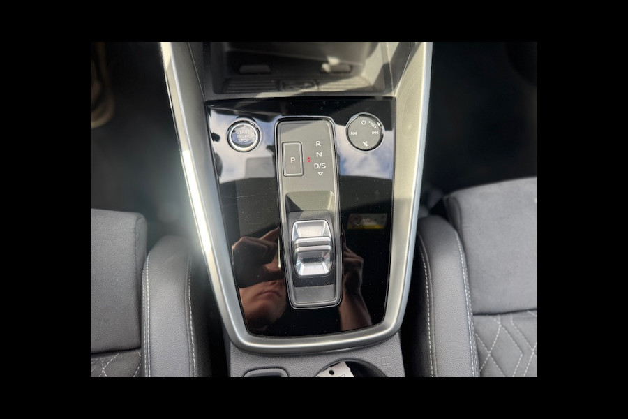 Audi A3 Sportback 40 TFSI e Edition S-line,Leder/Alcantara,Virtueel/Camera,Carplay,Navigatie,Cruisecontrol