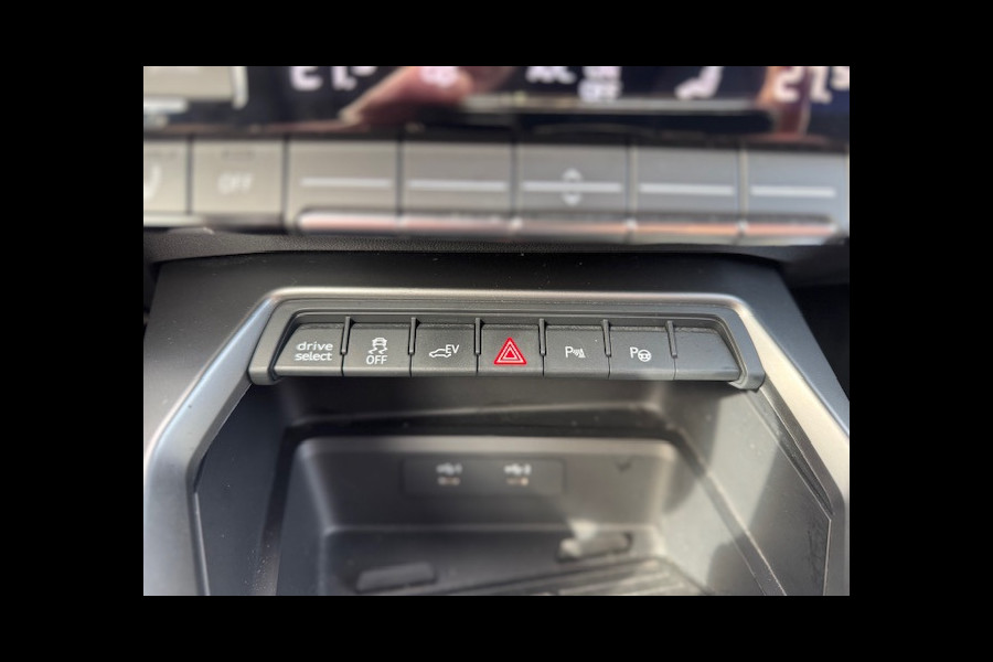 Audi A3 Sportback 40 TFSI e Edition S-line,Leder/Alcantara,Virtueel/Camera,Carplay,Navigatie,Cruisecontrol