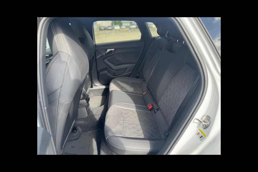 Audi A3 Sportback 40 TFSI e Edition S-line,Leder/Alcantara,Virtueel/Camera,Carplay,Navigatie,Cruisecontrol