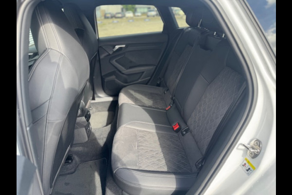 Audi A3 Sportback 40 TFSI e Edition S-line,Leder/Alcantara,Virtueel/Camera,Carplay,Navigatie,Cruisecontrol