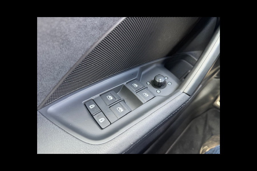 Audi A3 Sportback 40 TFSI e Edition S-line,Leder/Alcantara,Virtueel/Camera,Carplay,Navigatie,Cruisecontrol