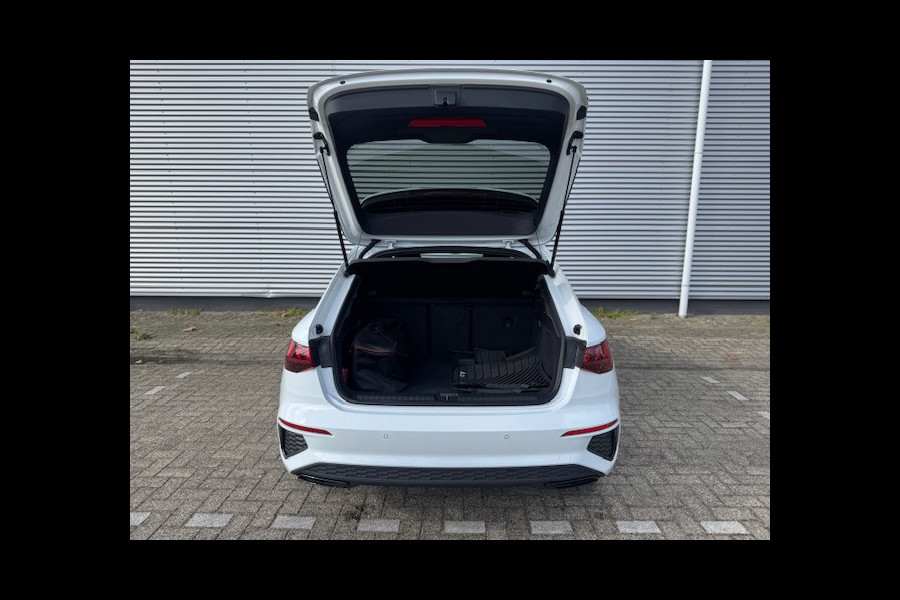 Audi A3 Sportback 40 TFSI e Edition S-line,Leder/Alcantara,Virtueel/Camera,Carplay,Navigatie,Cruisecontrol