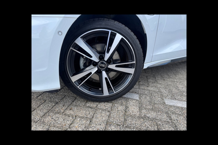 Audi A3 Sportback 40 TFSI e Edition S-line,Leder/Alcantara,Virtueel/Camera,Carplay,Navigatie,Cruisecontrol