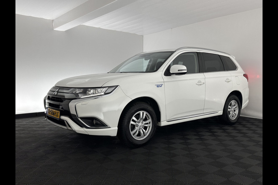 Mitsubishi Outlander 2.4 PHEV Pure (Plug-In) (INCL-BTW)  Aut *FULL-LED | KEYLESS | CAMERA | HEATED-COMFORTSEATS | ECC | SHIFTPADDLES | PDC | CRUISE | CARPLAY | PRIVACY-GLASS | DAB | TOWBAR | 16''ALU*