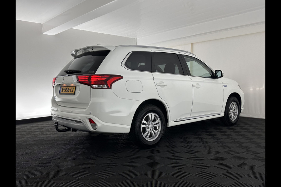 Mitsubishi Outlander 2.4 PHEV Pure (Plug-In) (INCL-BTW)  Aut *FULL-LED | KEYLESS | CAMERA | HEATED-COMFORTSEATS | ECC | SHIFTPADDLES | PDC | CRUISE | CARPLAY | PRIVACY-GLASS | DAB | TOWBAR | 16''ALU*