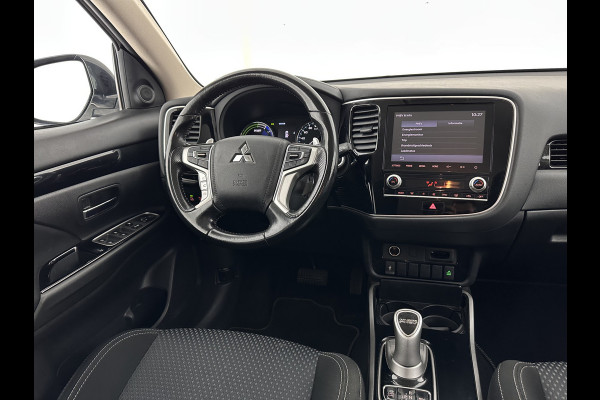 Mitsubishi Outlander 2.4 PHEV Pure (Plug-In) (INCL-BTW)  Aut *FULL-LED | KEYLESS | CAMERA | HEATED-COMFORTSEATS | ECC | SHIFTPADDLES | PDC | CRUISE | CARPLAY | PRIVACY-GLASS | DAB | TOWBAR | 16''ALU*
