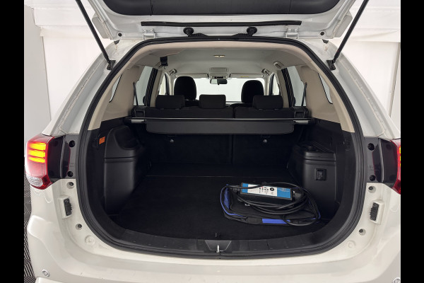 Mitsubishi Outlander 2.4 PHEV Pure (Plug-In) (INCL-BTW)  Aut *FULL-LED | KEYLESS | CAMERA | HEATED-COMFORTSEATS | ECC | SHIFTPADDLES | PDC | CRUISE | CARPLAY | PRIVACY-GLASS | DAB | TOWBAR | 16''ALU*