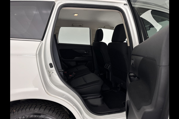 Mitsubishi Outlander 2.4 PHEV Pure (Plug-In) (INCL-BTW)  Aut *FULL-LED | KEYLESS | CAMERA | HEATED-COMFORTSEATS | ECC | SHIFTPADDLES | PDC | CRUISE | CARPLAY | PRIVACY-GLASS | DAB | TOWBAR | 16''ALU*