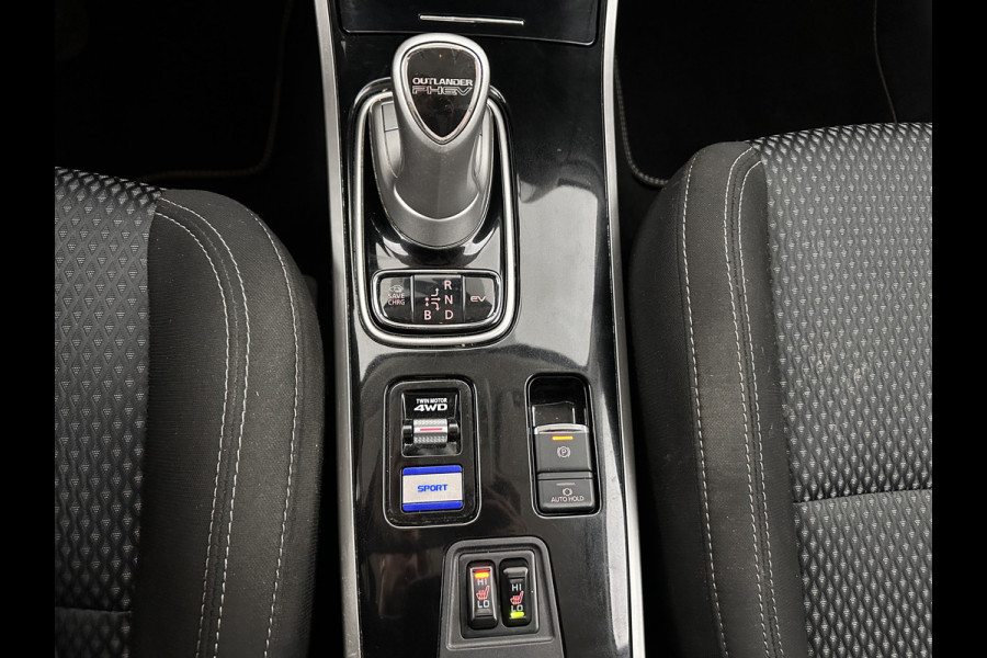 Mitsubishi Outlander 2.4 PHEV Pure (Plug-In) (INCL-BTW)  Aut *FULL-LED | KEYLESS | CAMERA | HEATED-COMFORTSEATS | ECC | SHIFTPADDLES | PDC | CRUISE | CARPLAY | PRIVACY-GLASS | DAB | TOWBAR | 16''ALU*