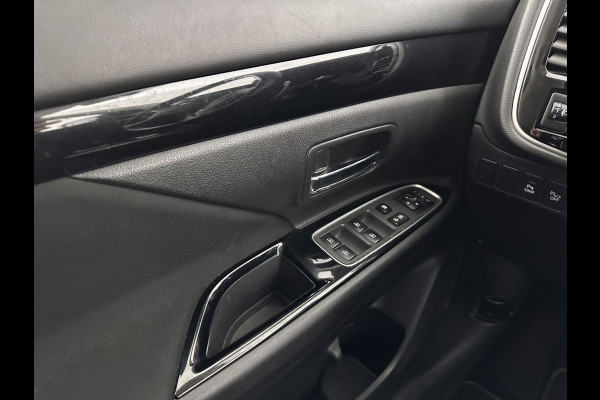 Mitsubishi Outlander 2.4 PHEV Pure (Plug-In) (INCL-BTW)  Aut *FULL-LED | KEYLESS | CAMERA | HEATED-COMFORTSEATS | ECC | SHIFTPADDLES | PDC | CRUISE | CARPLAY | PRIVACY-GLASS | DAB | TOWBAR | 16''ALU*