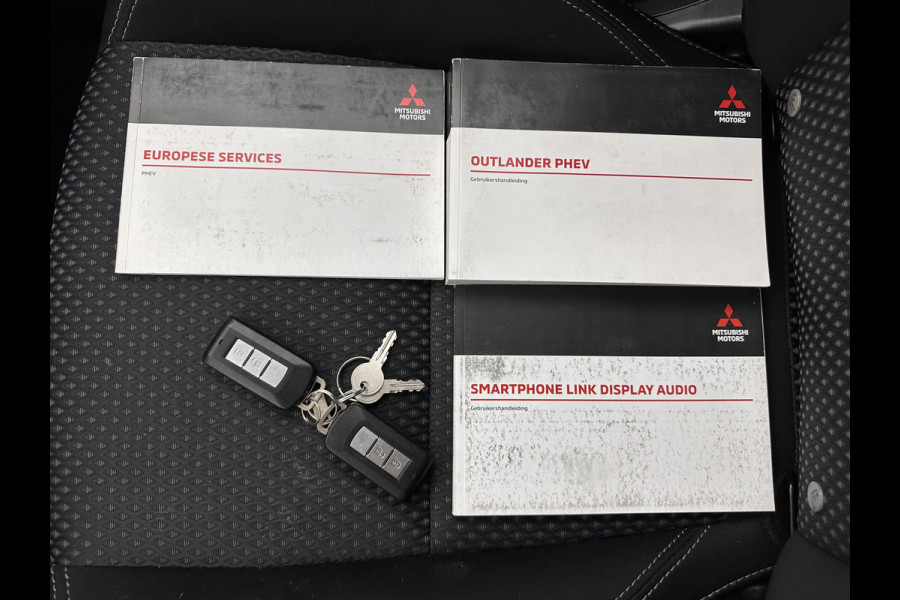 Mitsubishi Outlander 2.4 PHEV Pure (Plug-In) (INCL-BTW)  Aut *FULL-LED | KEYLESS | CAMERA | HEATED-COMFORTSEATS | ECC | SHIFTPADDLES | PDC | CRUISE | CARPLAY | PRIVACY-GLASS | DAB | TOWBAR | 16''ALU*