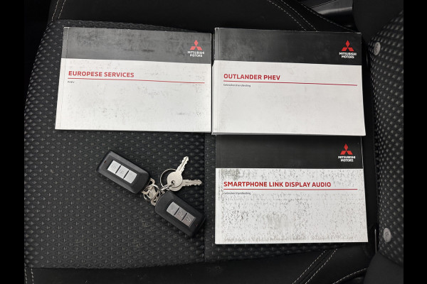 Mitsubishi Outlander 2.4 PHEV Pure (Plug-In) (INCL-BTW)  Aut *FULL-LED | KEYLESS | CAMERA | HEATED-COMFORTSEATS | ECC | SHIFTPADDLES | PDC | CRUISE | CARPLAY | PRIVACY-GLASS | DAB | TOWBAR | 16''ALU*