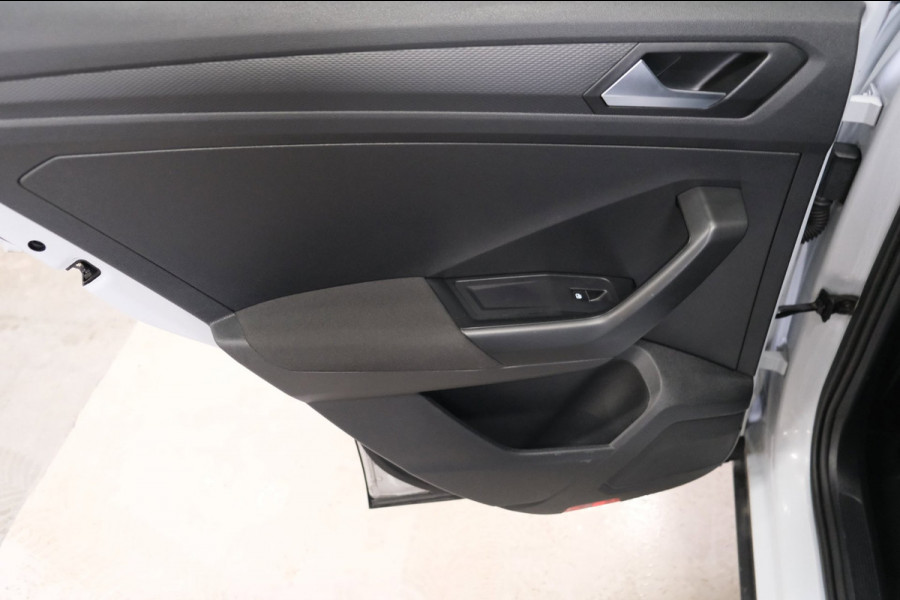 Volkswagen T-Roc 1.5 TSI Sport Business R-Line Automaat - Airco, Cruise, Panodak, Carplay, Virtual Display, PDC, Navi.