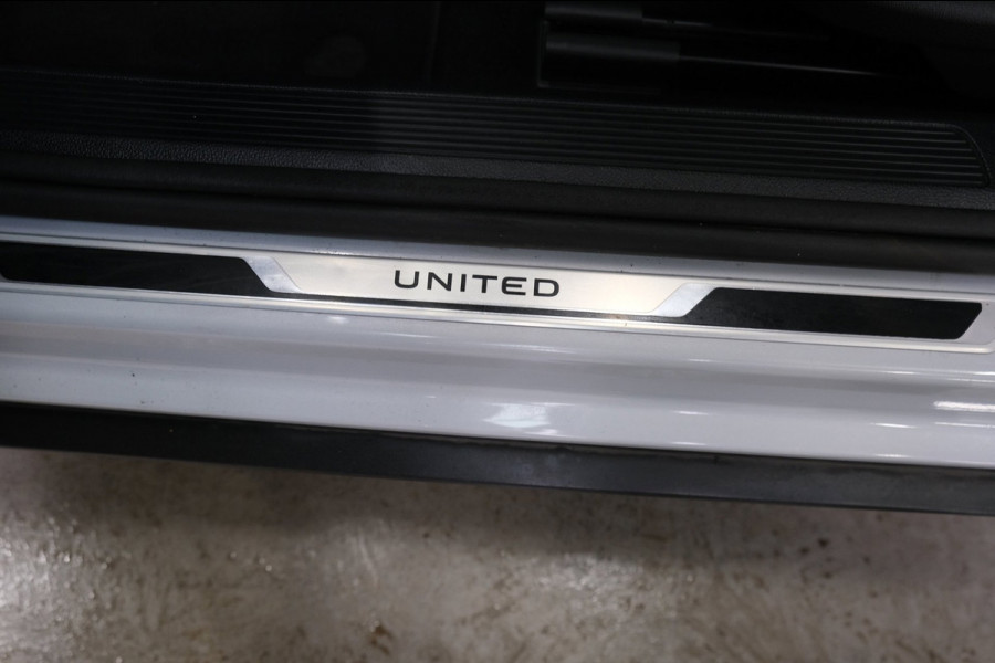 Volkswagen T-Roc 1.5 TSI Sport Business R-Line Automaat - Airco, Cruise, Panodak, Carplay, Virtual Display, PDC, Navi.