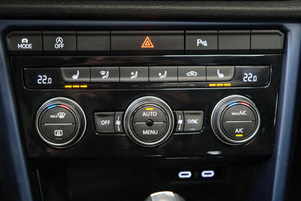 Volkswagen T-Roc 1.5 TSI Sport Business R-Line Automaat - Airco, Cruise, Panodak, Carplay, Virtual Display, PDC, Navi.