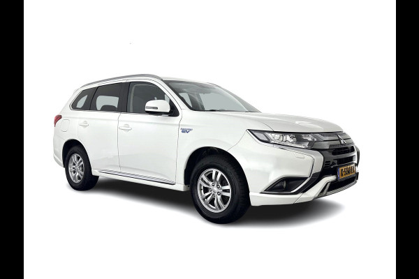 Mitsubishi Outlander 2.4 PHEV Pure (Plug-In) (INCL-BTW)  Aut *FULL-LED | KEYLESS | CAMERA | HEATED-COMFORTSEATS | ECC | SHIFTPADDLES | PDC | CRUISE | CARPLAY | PRIVACY-GLASS | DAB | TOWBAR | 16''ALU*