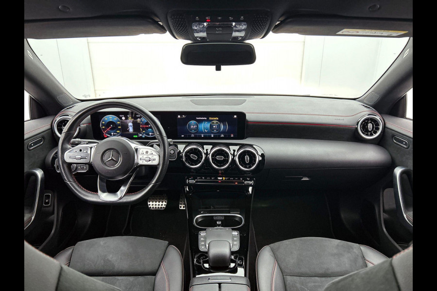Mercedes-Benz CLA-Klasse Shooting Brake 250 e AMG Line WIDE-SCREEN | CAMERA | STOELVERWARMING
