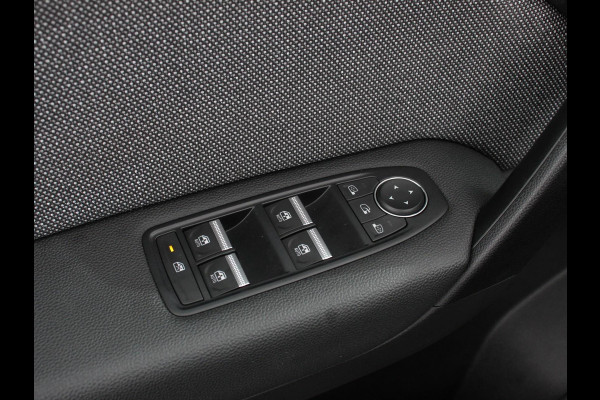 Renault Captur 1.3 TCe Techno 160pk automaat | Climate control | Adaptieve cruise control | Camera | Parkeersensoren | LED | Verwarmde voorstoelen | Stuurverwarming | Navigatie | Apple Carplay/ Android Auto | Keyless