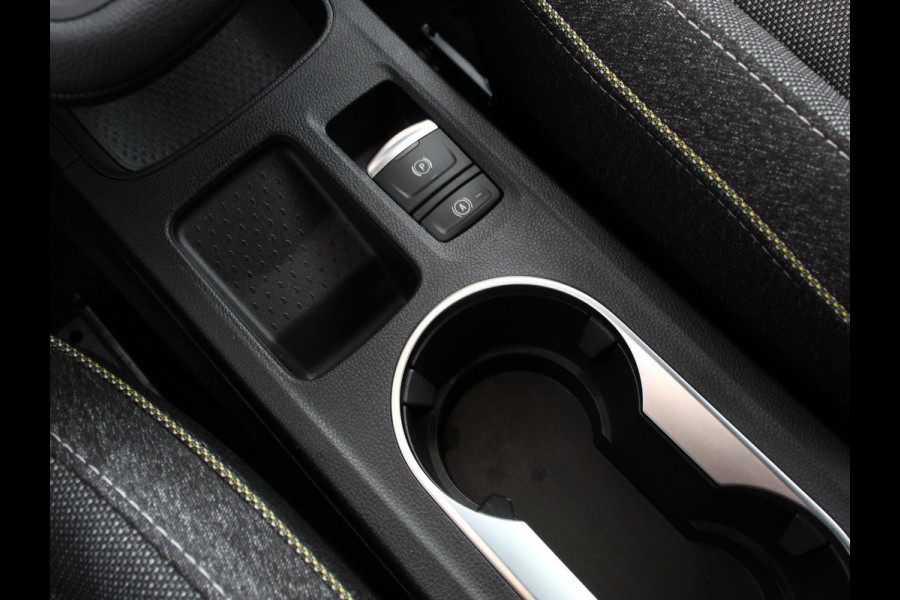 Renault Captur 1.3 TCe Techno 160pk automaat | Climate control | Adaptieve cruise control | Camera | Parkeersensoren | LED | Verwarmde voorstoelen | Stuurverwarming | Navigatie | Apple Carplay/ Android Auto | Keyless