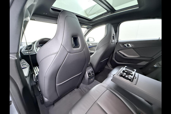 BMW 2 Serie Gran Coupé 220i VAN € 38.900,- VOOR € 35.877,- UW LENTEVOORDEEL € 3.023,-! | M-SPORT| BOMVOL! | HARMAN KARDON| PANO| FROZEN GREY| STOEL+ STUURVERWARMING| DEALER OH. | ORIGINEEL NEDERLANDS| KUIPSTOELEN| LEER | 19 INCH!