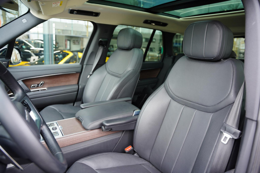 Land Rover Range Rover P 440 SE Zwart Leder / 23 Inch / Panoramadak