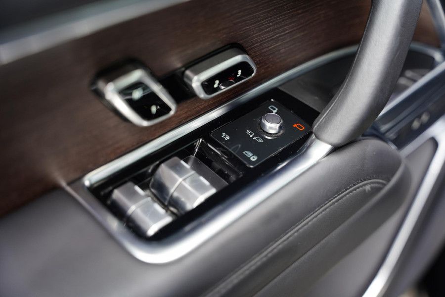 Land Rover Range Rover P 440 SE Zwart Leder / 23 Inch / Panoramadak