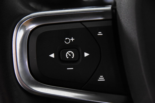 Volvo XC40 2.0 D3 Momentum *1ste Eigenaar*Leer*Panoramadak*