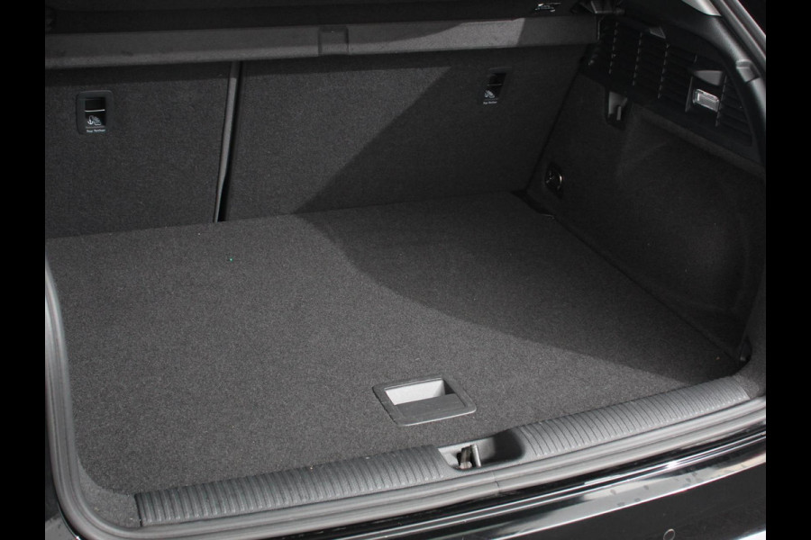 Audi Q2 35 TFSI 150pk S-Tronic Prestige Navigatie Apple Carplay / Android Auto Climate Control Dab Camera Parkeer sensoren Adaptive Cruise Control