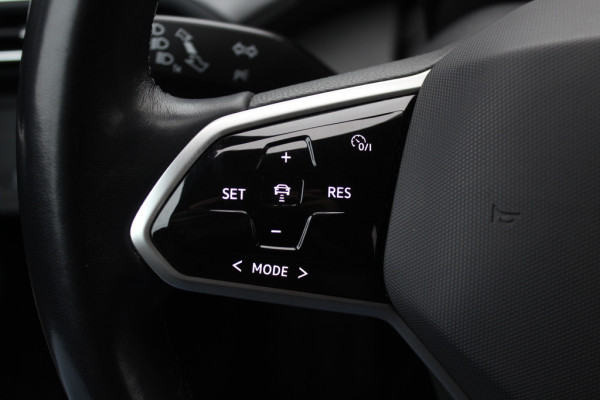 Volkswagen ID.4 First 77 kWh / Trekhaak / Camera / Apple CarPlay / DAB / 20'' / LED / Alcantara / Stoelverwarming / ACC