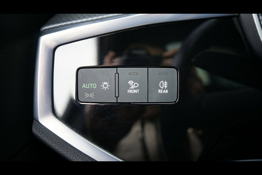 Audi Q3 Sportback 35 TFSI 3x S-Line Black Optik AUTOMAAT-CAMERA-CARPLAY-DRIVE SELECT-ELEKTRISCHE STOELEN-KEYLESS-MATRIX-PANORAMA