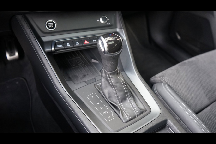 Audi Q3 Sportback 35 TFSI 3x S-Line Black Optik AUTOMAAT-CAMERA-CARPLAY-DRIVE SELECT-ELEKTRISCHE STOELEN-KEYLESS-MATRIX-PANORAMA