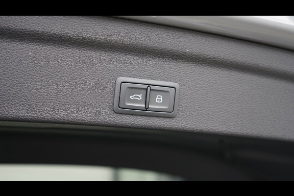 Audi Q3 Sportback 35 TFSI 3x S-Line Black Optik AUTOMAAT-CAMERA-CARPLAY-DRIVE SELECT-ELEKTRISCHE STOELEN-KEYLESS-MATRIX-PANORAMA