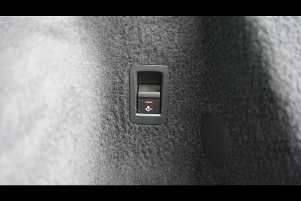 Audi Q3 Sportback 35 TFSI 3x S-Line Black Optik AUTOMAAT-CAMERA-CARPLAY-DRIVE SELECT-ELEKTRISCHE STOELEN-KEYLESS-MATRIX-PANORAMA