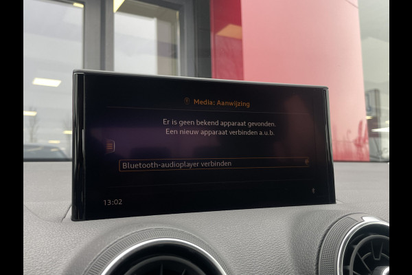 Audi Q2 30 TFSI S Edition | Camera | Stoelverwarming