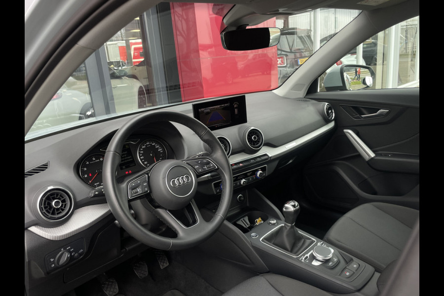 Audi Q2 30 TFSI S Edition | Camera | Stoelverwarming