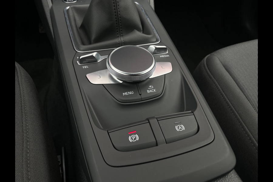 Audi Q2 30 TFSI S Edition | Camera | Stoelverwarming