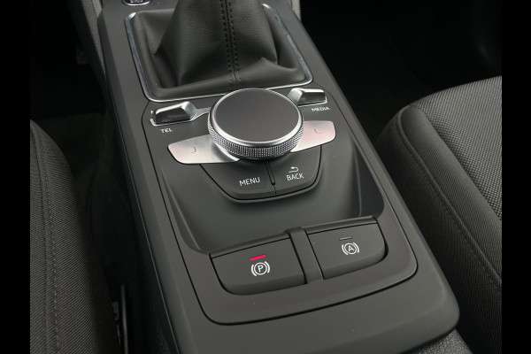 Audi Q2 30 TFSI S Edition | Camera | Stoelverwarming