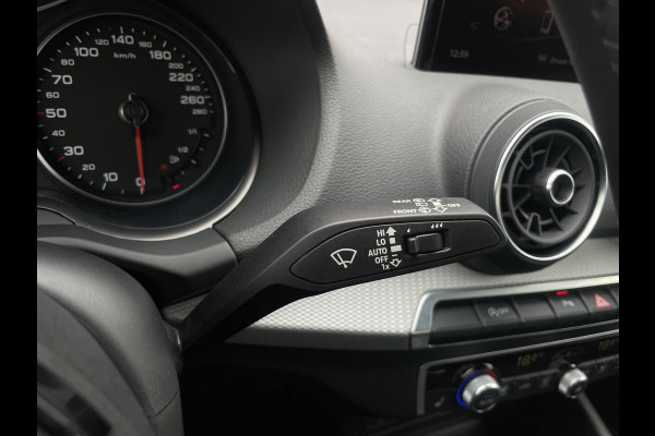 Audi Q2 30 TFSI S Edition | Camera | Stoelverwarming