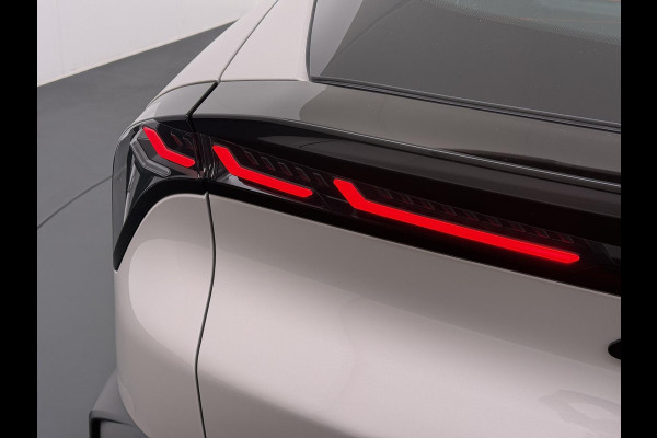 Alfa Romeo junior Elettrica 54 kWh VAN € 30.900,- VOOR € 26.877,- UW LENTEVOORDEEL € 4.023,-! | 15.000KM!! | FABRIEKSGARANTIE | APPLE CARPLAY| ANDROID AUTO| UNIEKE KLEUR! | ADAPTIVE CRUISE CONTROL|