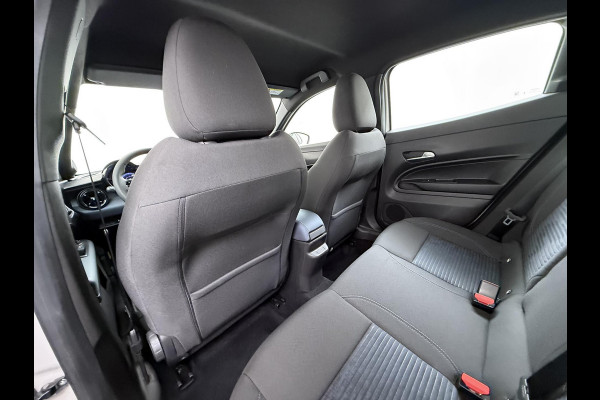 Alfa Romeo junior Elettrica 54 kWh VAN € 30.900,- VOOR € 26.877,- UW LENTEVOORDEEL € 4.023,-! | 15.000KM!! | FABRIEKSGARANTIE | APPLE CARPLAY| ANDROID AUTO| UNIEKE KLEUR! | ADAPTIVE CRUISE CONTROL|