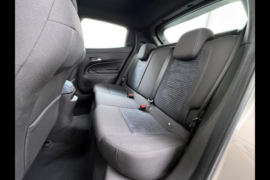 Alfa Romeo junior Elettrica 54 kWh VAN € 30.900,- VOOR € 26.877,- UW LENTEVOORDEEL € 4.023,-! | 15.000KM!! | FABRIEKSGARANTIE | APPLE CARPLAY| ANDROID AUTO| UNIEKE KLEUR! | ADAPTIVE CRUISE CONTROL|