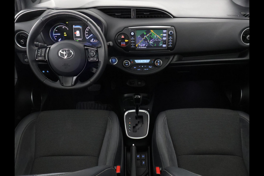 Toyota Yaris 1.5 Hybrid Executive | Stoelverwarming | Panoramadak | Navigatie |