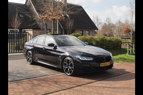 BMW 5 Serie 545e xDrive Business Edition Plus | M-Pakket | Schuifdak | Massage stoelen | Head-Up Display | Camera | NL-Auto |