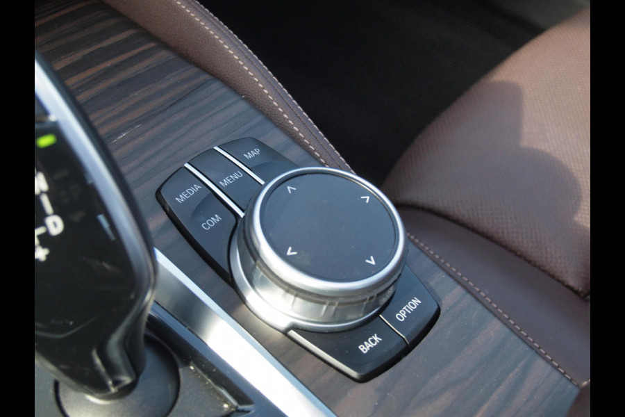 BMW 5 Serie 545e xDrive Business Edition Plus | M-Pakket | Schuifdak | Massage stoelen | Head-Up Display | Camera | NL-Auto |