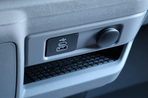 Ford Transit Custom 320 2.0 TDCI 150 PK L2H1 Limited | ACC | Blind Spot | Camera | Lane Assist | Stoelverwarming | CarPlay | Navigatie | Stuurwielverwarming | 3-Zitter | Verlengde fabrieksgarantie tot 12-2029