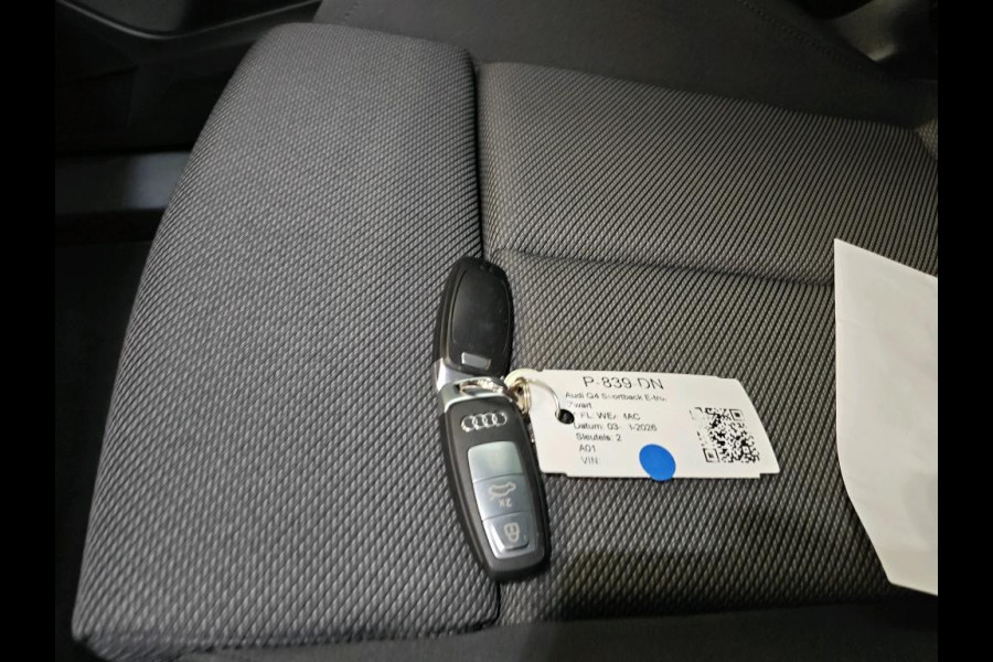 Audi Q4 Sportback e-tron 40 Advanced edition 77 kWh | Stoelverwarming | Stuurverwarming | Adaptive Cruise Control | Navigatie | Camera | Trekhaak | Keyless | RS Seats | Matrix LED |