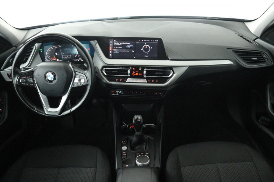 BMW 1-serie 118i Business Edition (NAVIGATIE, PARKEERSENSOREN, CRUISE CONTROL)