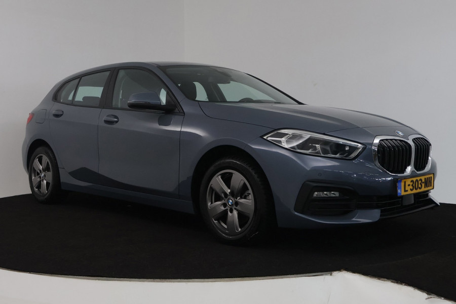 BMW 1-serie 118i Business Edition (NAVIGATIE, PARKEERSENSOREN, CRUISE CONTROL)