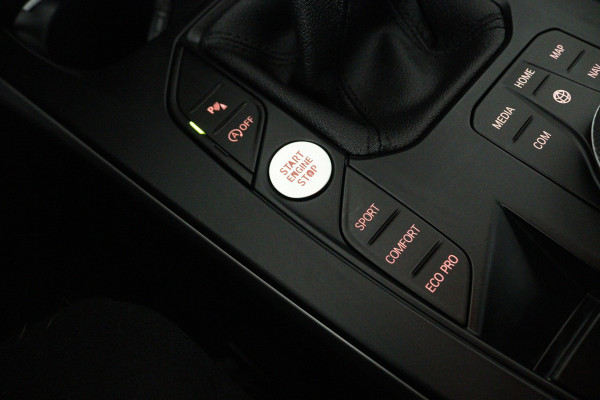 BMW 1-serie 118i Business Edition (NAVIGATIE, PARKEERSENSOREN, CRUISE CONTROL)
